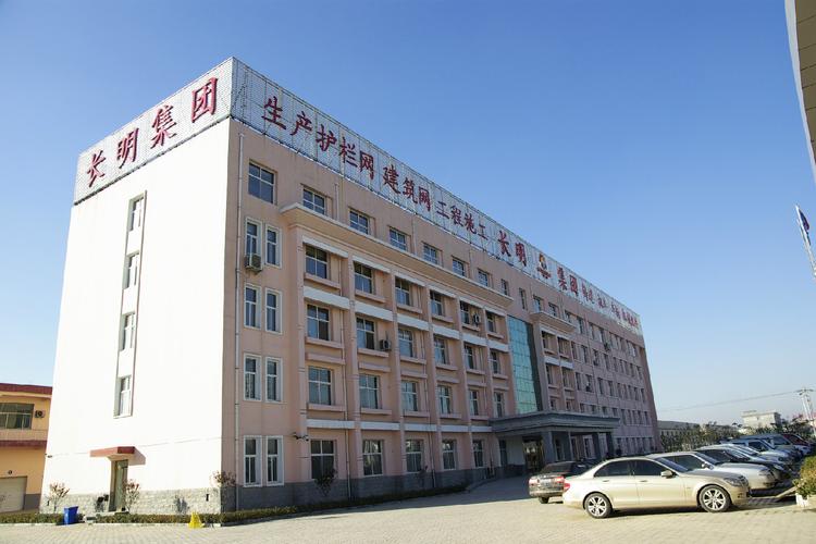 公司,經過了7300多天的日夜奮進,20年的蓬勃發(fā)展,農家院為車間,家族